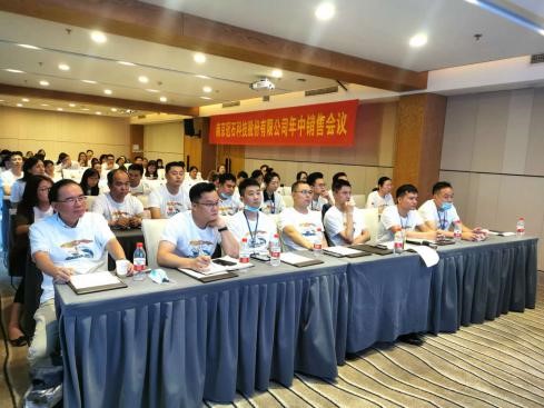 乘風(fēng)破浪，攜手共進(jìn)